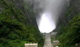 网友爆料天门山的视频是真的吗,网友爆料天门山视频真实性调查